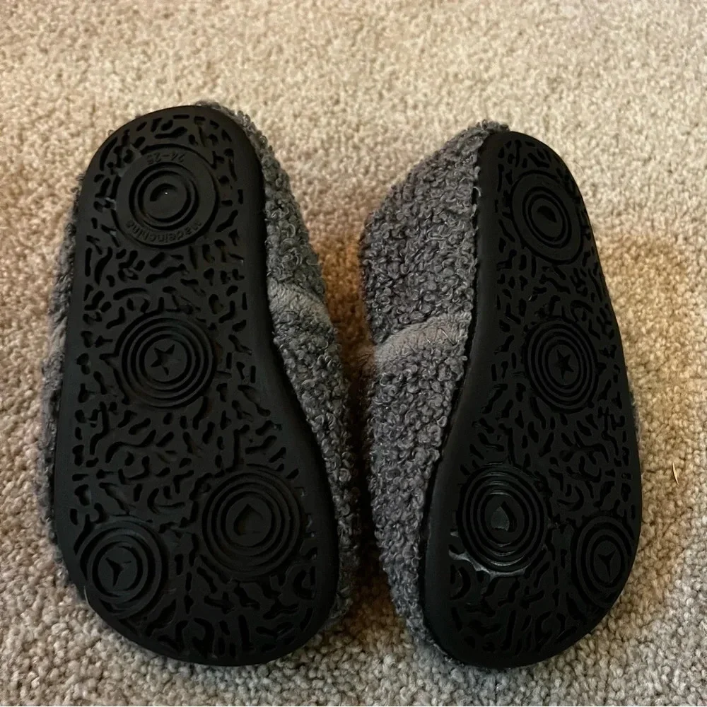 Xihalook Toddler Rubber bottomed Gray Slippers- size toddler 6.5-7.5